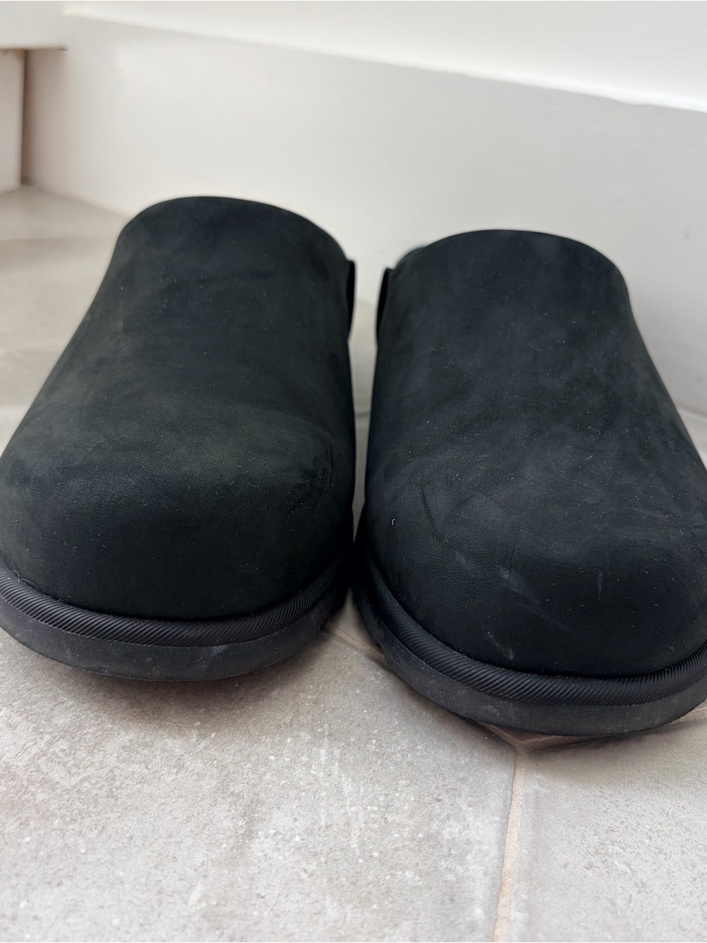 UGG Otzo Clog in Black - Women’s 8 - Picture 3 of 7